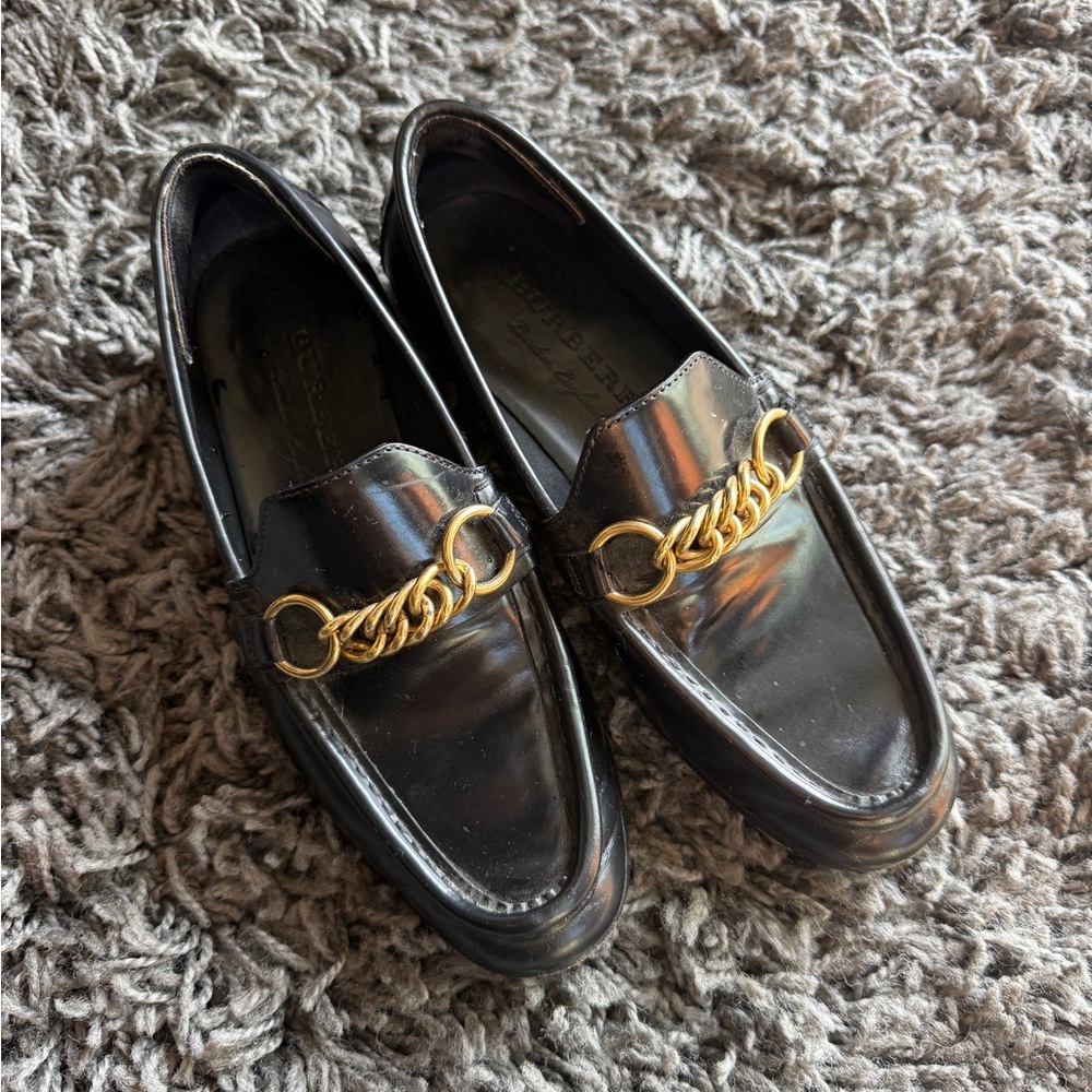 Burberry Solway chain link leather loafers in black
